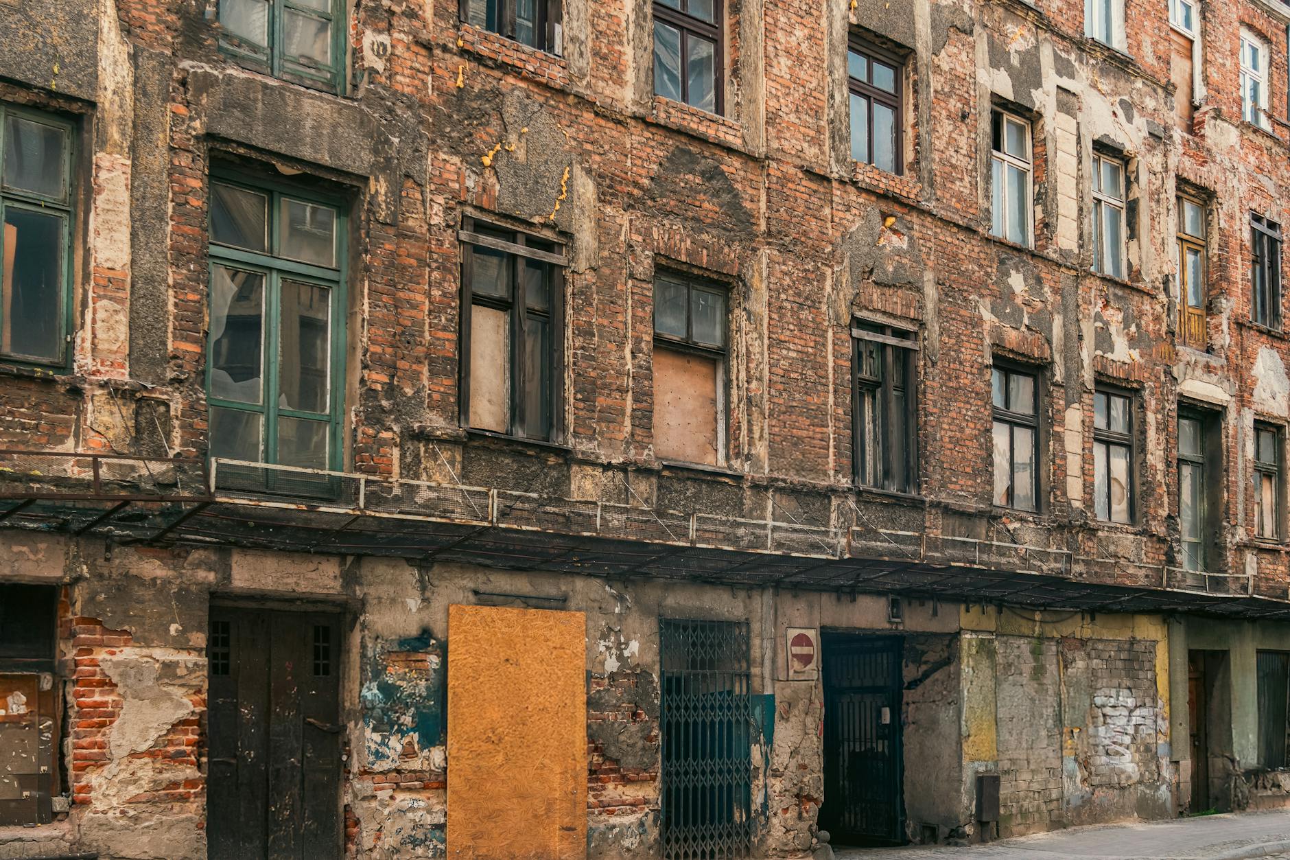 Biến Ngôi Nhà Cũ Thành Tổ Ấm Mới: Bí Quyết Sửa Chữa & Cải Tạo Từ A-Z